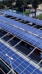 Instalación de placas solares en edificios públicos