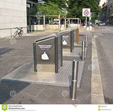 cubos de basura en las calles.jpg