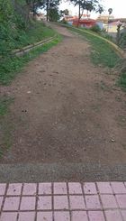 Camino peatonal trasera campo fútbol. Barrio Las Mesas.