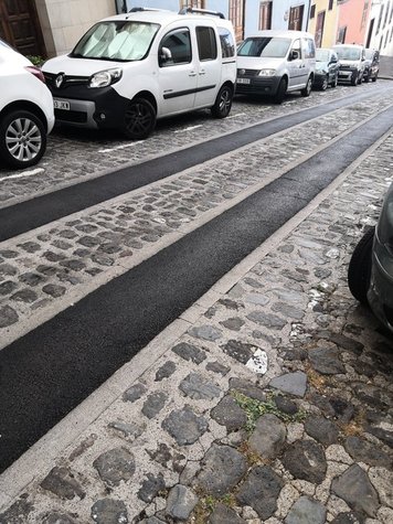 Asfalto sobre adoquines en La Orotava